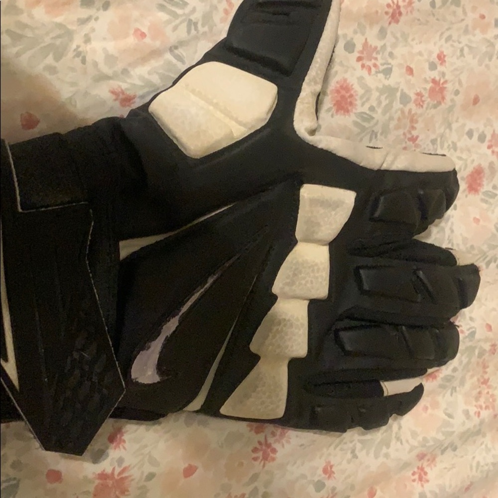 Baseball/football gloves